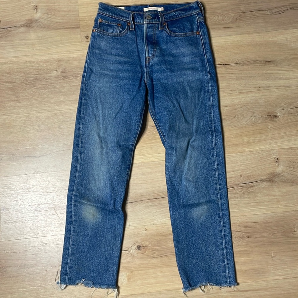 Levi's Premium Wedgie Straight‎ Jeans. Size 25. Raw Hem. Great Condition!